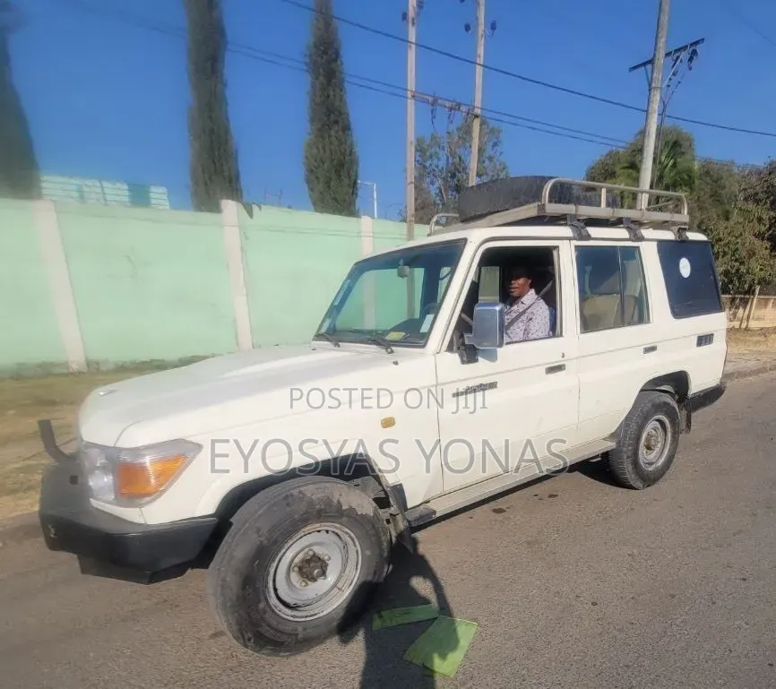 Toyota Land Cruiser 2009 White