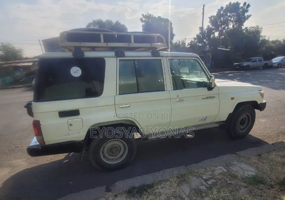 Toyota Land Cruiser 2009 White