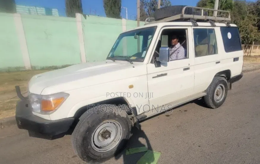 Toyota Land Cruiser 2009 White