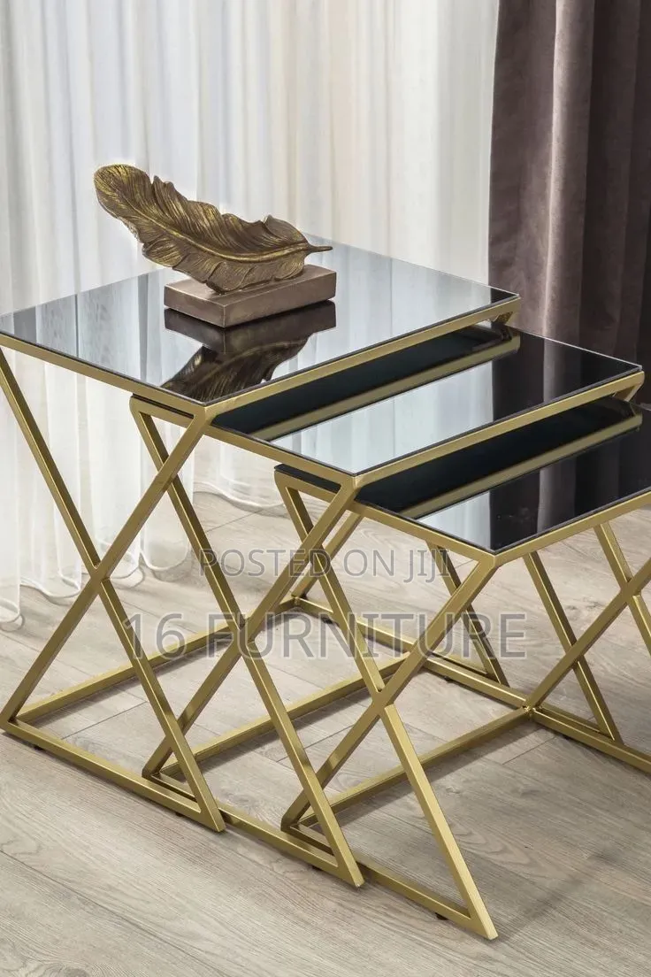 Aurelia Nest Table
