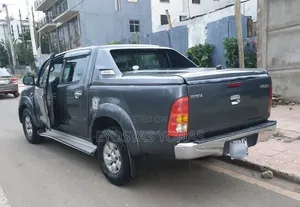 Toyota Hilux 2010 Black