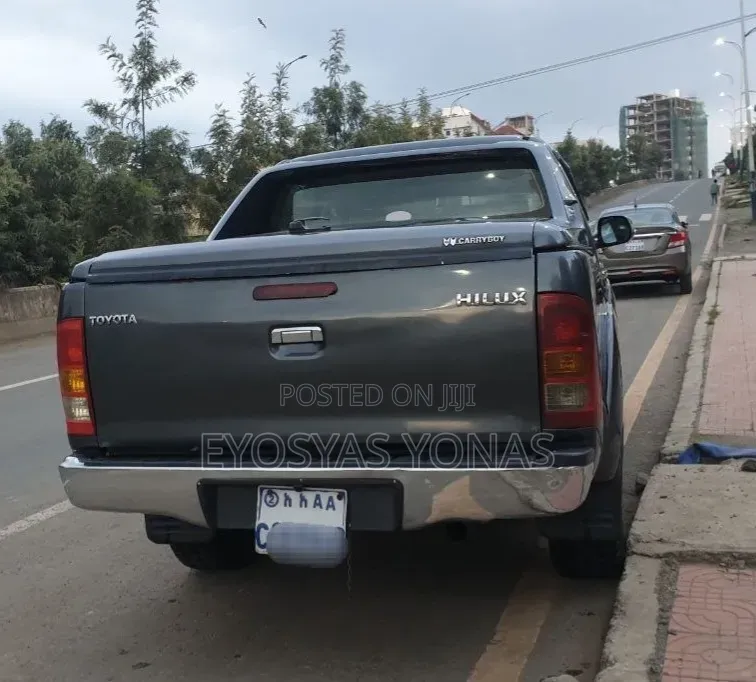 Toyota Hilux 2010 Black