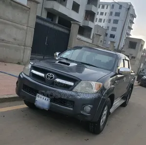 Toyota Hilux 2010 Black