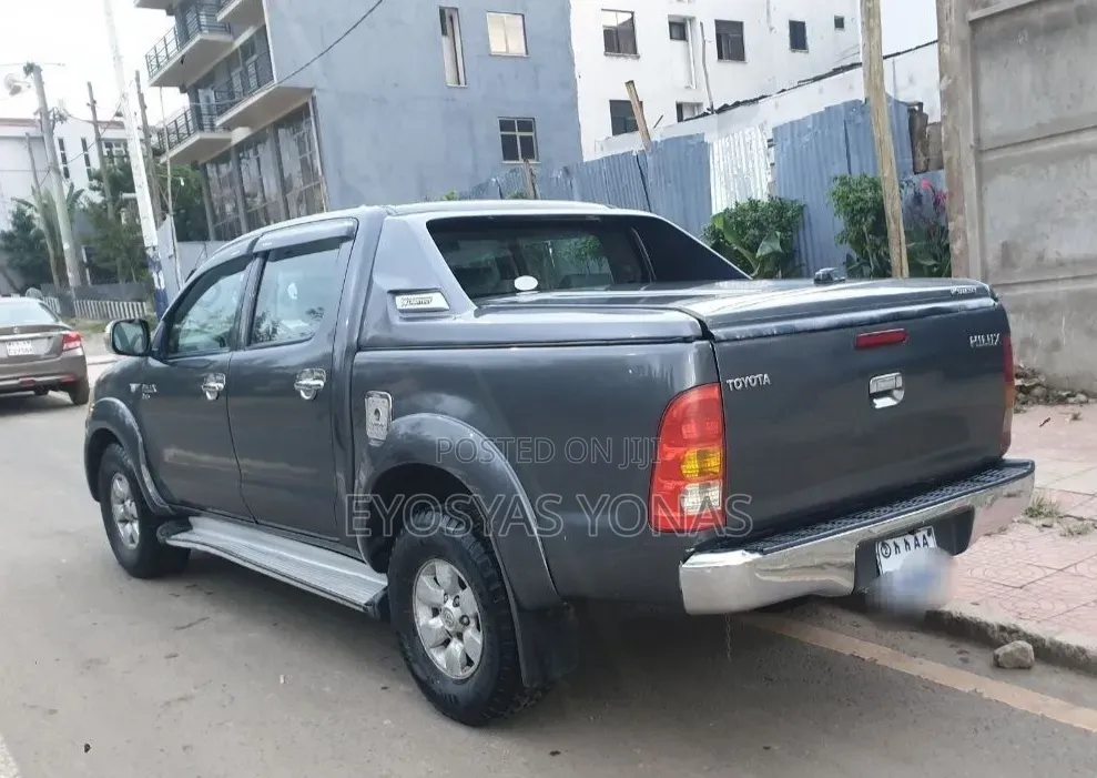 Toyota Hilux 2010 Black