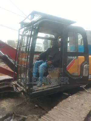 የሚሸጥ ጊቢና ቤት ካራ አካባቢ 300m From Main Road(Asphalt)