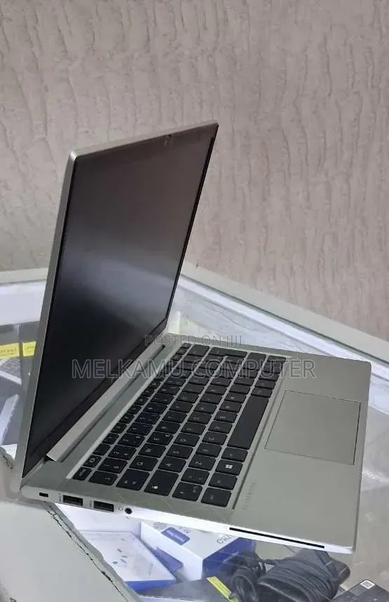 New Laptop HP EliteBook 830 G8 16GB AMD Ryzen 5 SSD 512GB