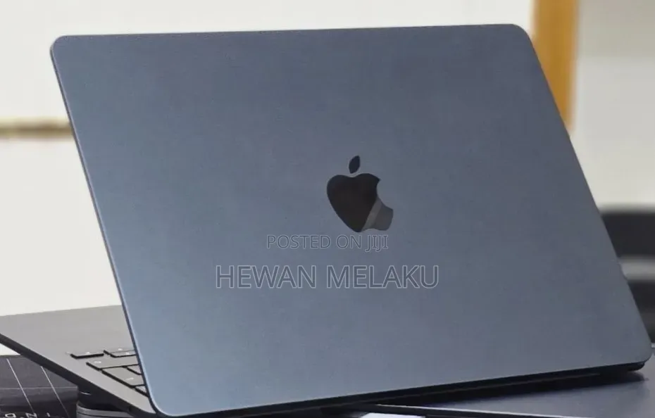 New Laptop Apple MacBook Air 2025 M4 16GB Apple M4 SSD 256GB