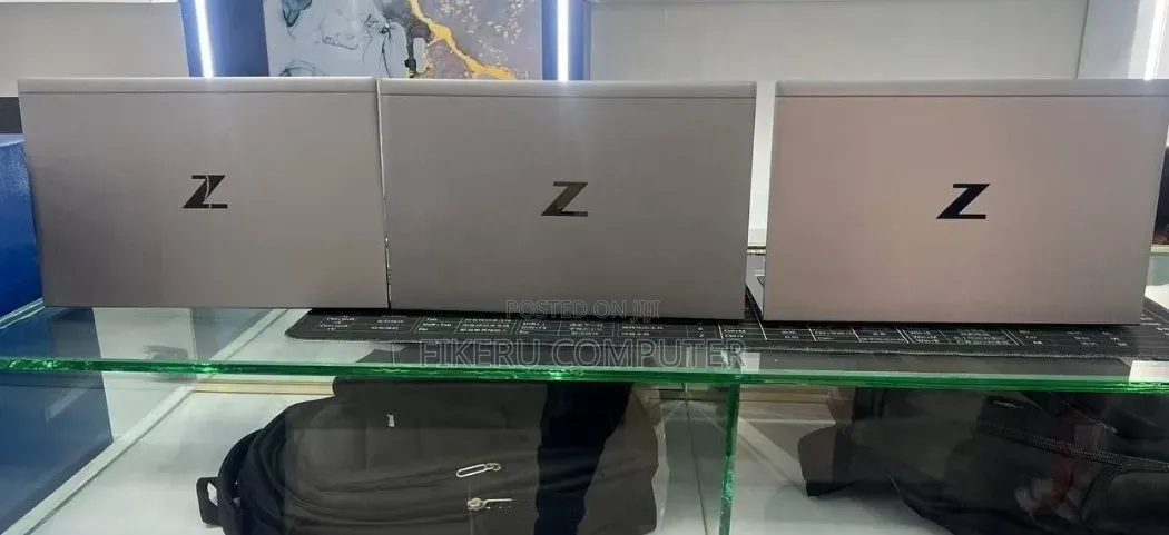 New Laptop HP ZBook Firefly G8 16GB Intel Core i7 SSD 512GB
