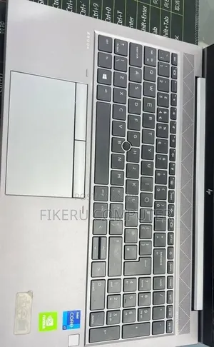 New Laptop HP ZBook Firefly G8 16GB Intel Core i7 SSD 512GB