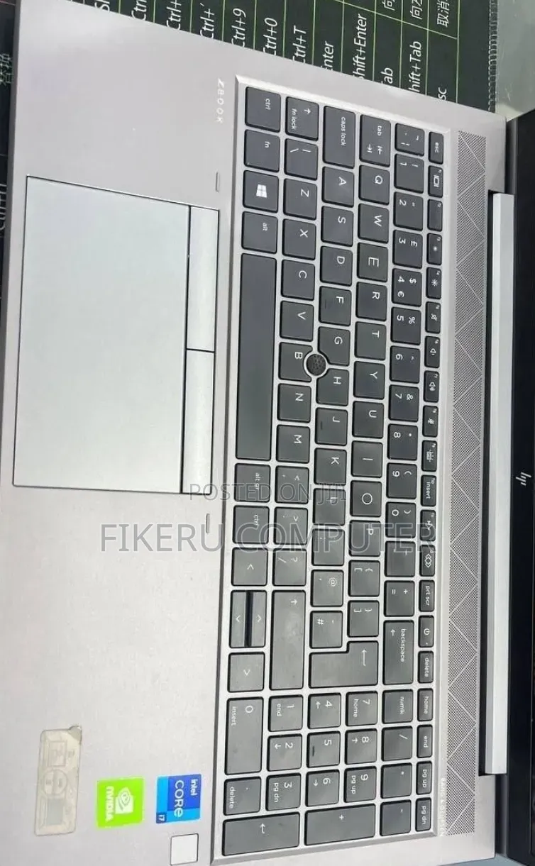 New Laptop HP ZBook Firefly G8 16GB Intel Core i7 SSD 512GB