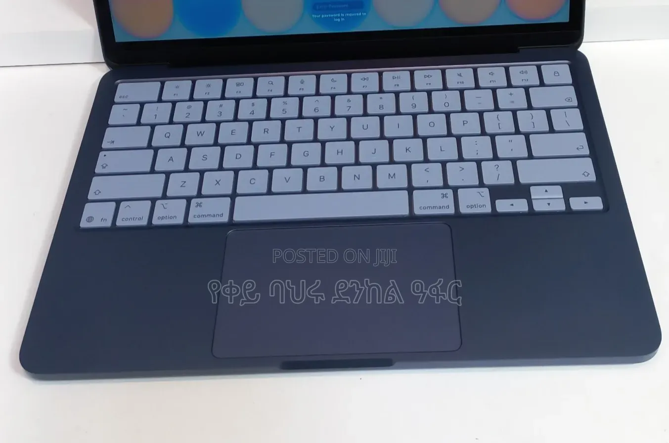 New Laptop Apple MacBook Air 2022 M2 8GB Intel Core i5 SSD 256GB