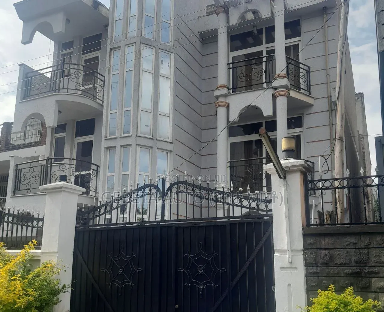 Furnished 5bdrm House in Figa, Yeka for sale