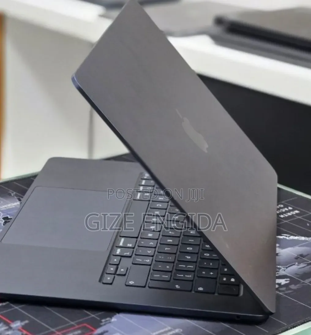 New Laptop Apple MacBook Air 2025 M4 16GB Apple M4 SSD 256GB