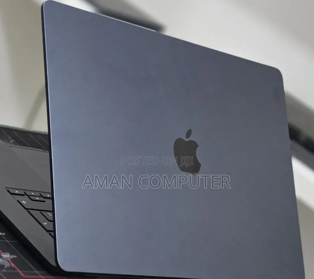 New Laptop Apple MacBook Air 2025 M4 16GB Apple M4 SSD 256GB