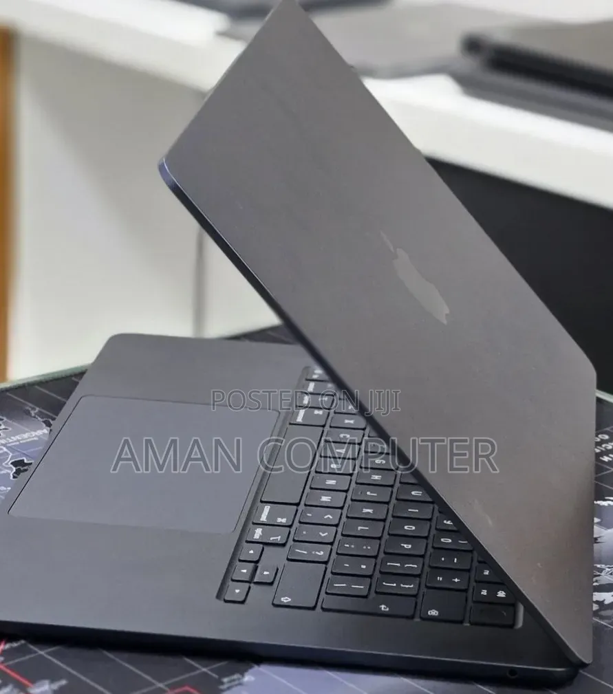 New Laptop Apple MacBook Air 2025 M4 16GB Apple M4 SSD 256GB