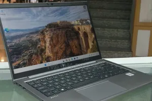 New Laptop HP ZBook Firefly 14 G7 16GB Intel Core i7 SSD 512GB