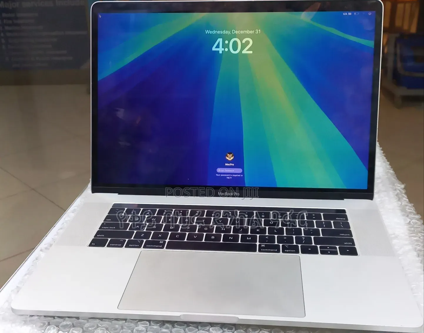 New Laptop Apple MacBook Pro 2018 16GB Intel Core i7 SSD 256GB