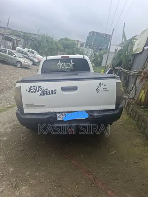 Toyota Tacoma 2015 White