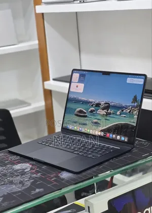 New Laptop Apple MacBook Air 2025 M4 16GB SSD 256GB