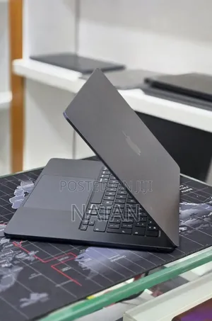 New Laptop Apple MacBook Air 2025 M4 16GB SSD 256GB