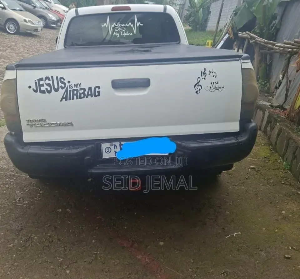 Toyota Tacoma 2015 White