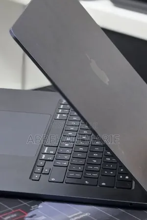 New Laptop Apple MacBook Air 2025 M4 16GB Intel Core i7 SSD 256GB