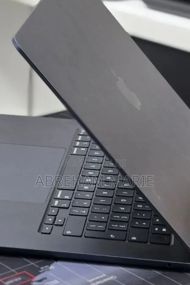 New Laptop Apple MacBook Air 2025 M4 16GB Intel Core i7 SSD 256GB