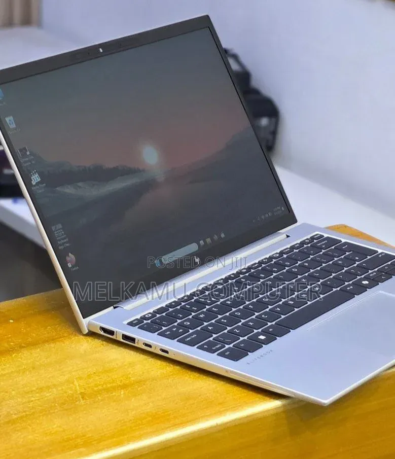 New Laptop HP Elitebook 830 G11 16GB Intel Core Ultra 7 SSD 512GB