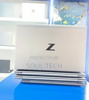 New Laptop HP ZBook Firefly G8 16GB Intel Core i7 SSD 512GB