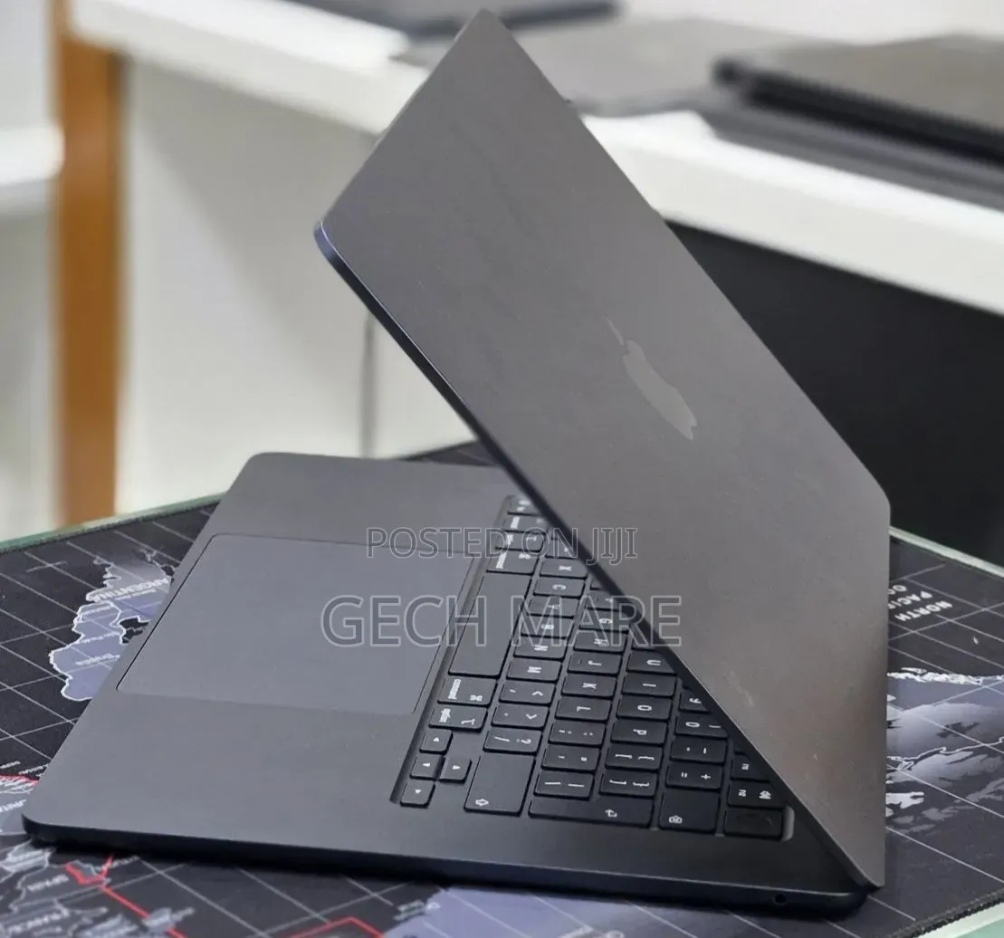 New Laptop Apple MacBook Air 2025 M4 16GB Intel SSD 256GB