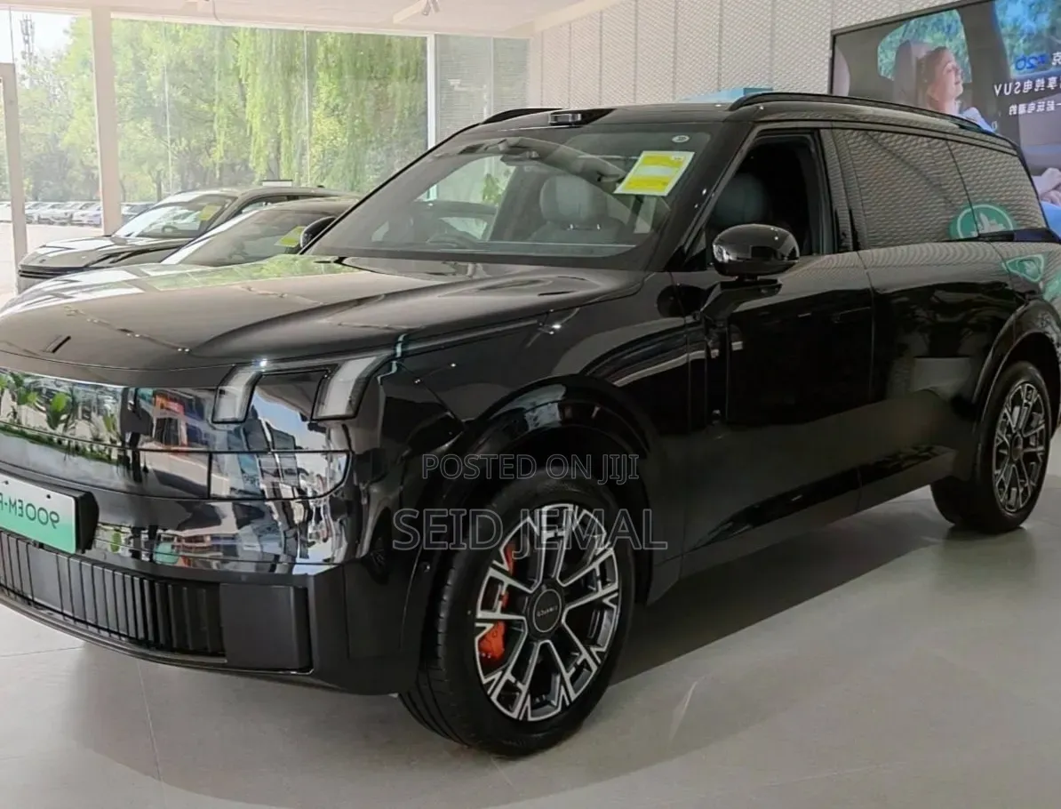 New Lynk & Co 900 2025 Matt Black