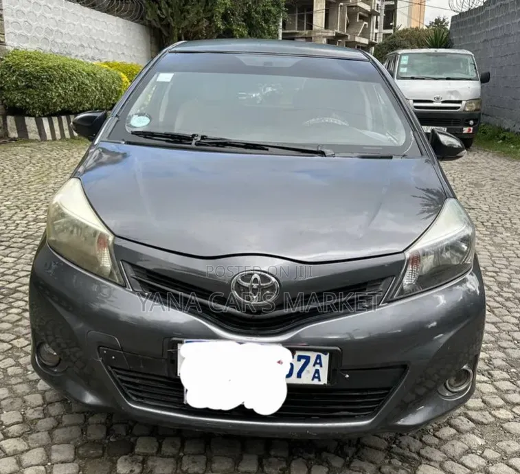 Toyota Yaris 2012 Black