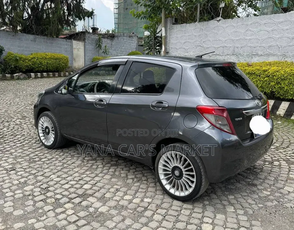 Toyota Yaris 2012 Black