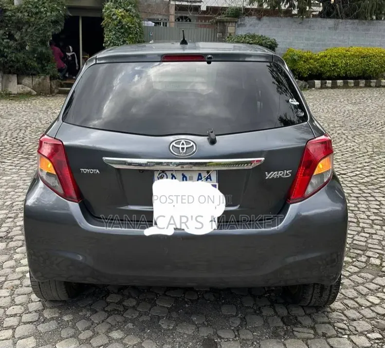 Toyota Yaris 2012 Black