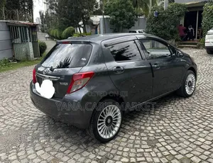 Toyota Yaris 2012 Black