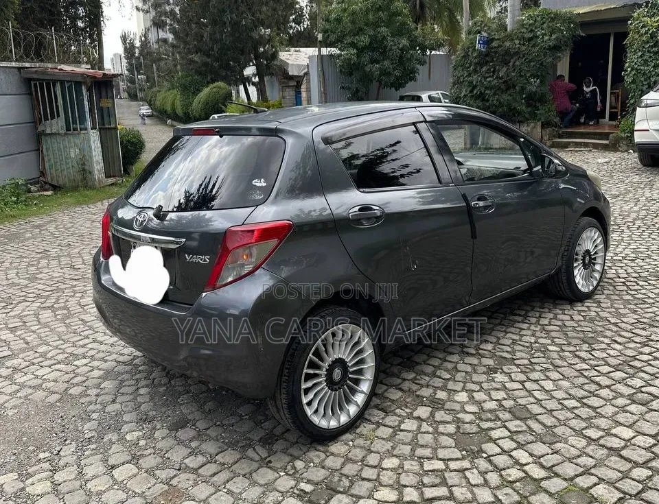 Toyota Yaris 2012 Black