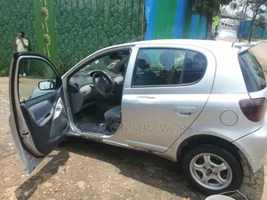 Toyota Yaris 1.5 2000 Silver