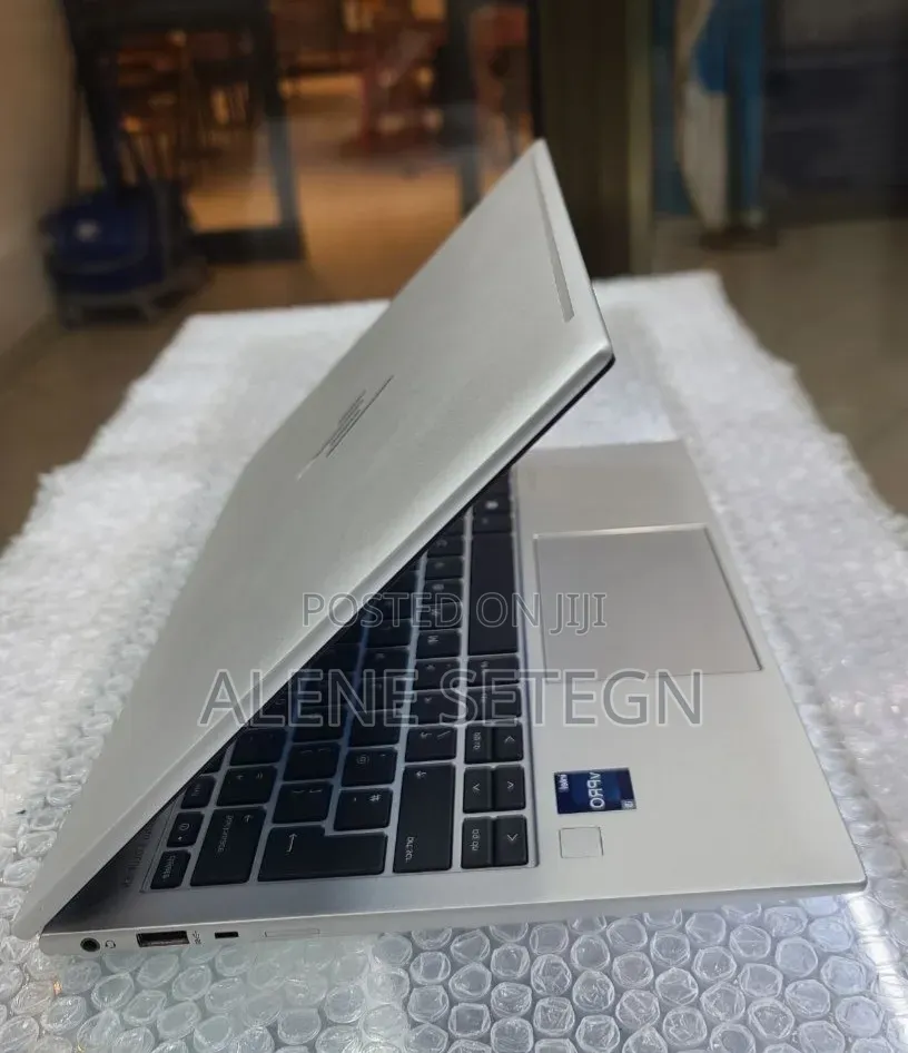 New Laptop HP EliteBook 830 G9 16GB Intel Core i5 SSD 512GB
