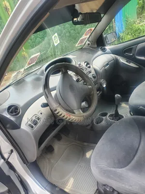 Toyota Yaris 1.5 2000 Silver