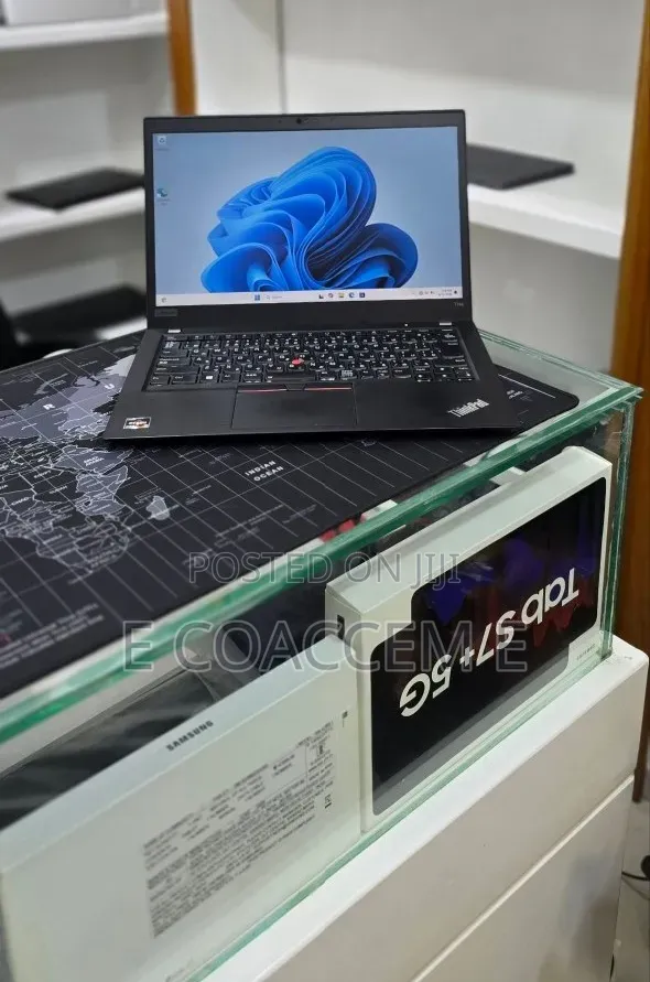 New Laptop Lenovo 16GB AMD Ryzen 5 SSD 512GB