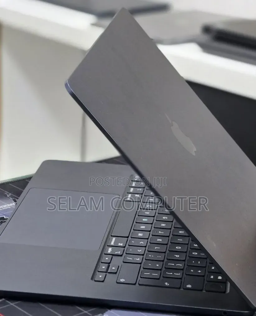 New Laptop Apple MacBook Air 2025 M4 16GB Apple M4 SSD 256GB