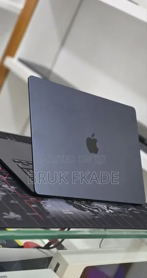 New Laptop Apple MacBook Air 2025 M4 16GB Apple M4 SSD 256GB