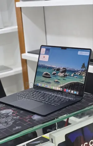 New Laptop Apple MacBook Air 2025 M4 16GB Apple M4 SSD 256GB