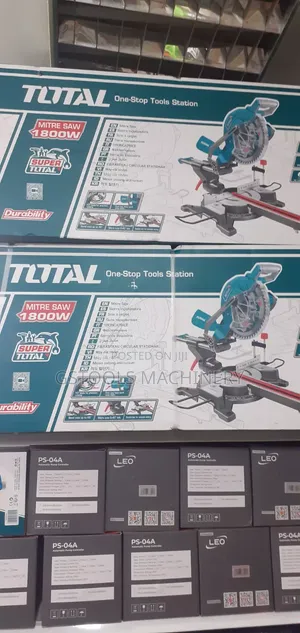 Total 2800w Sliding Meter Saw