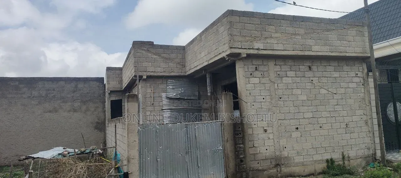 8bdrm House in Bishoftu Dukam, Oromia-Finfinne for sale