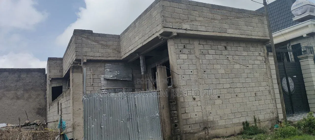 8bdrm House in Bishoftu Dukam, Oromia-Finfinne for sale
