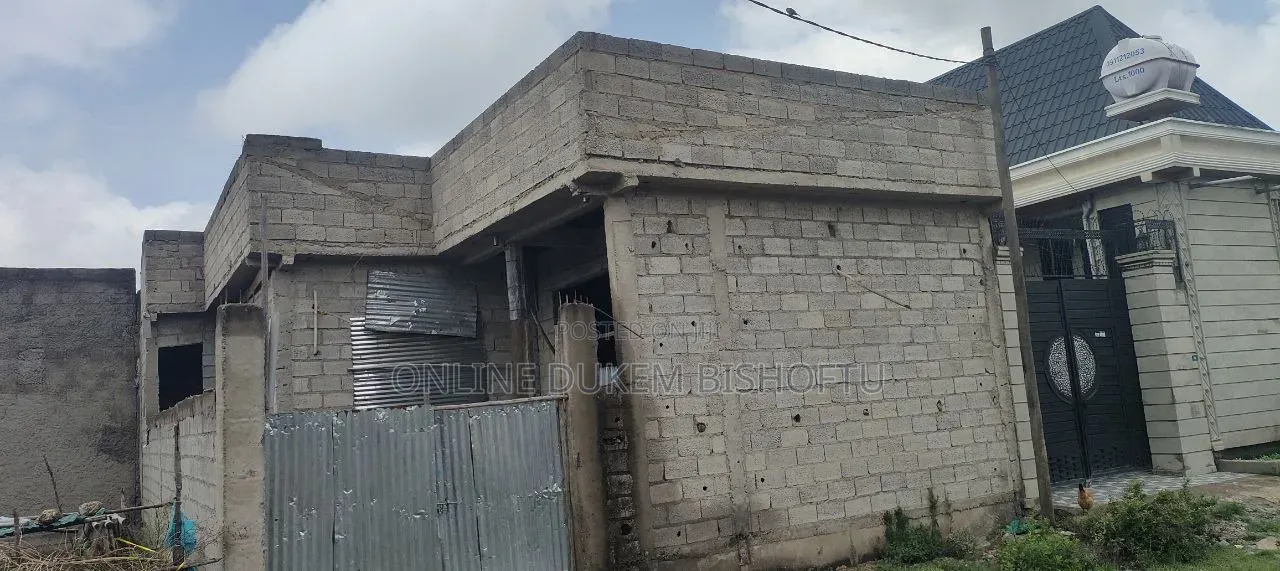 8bdrm House in Bishoftu Dukam, Oromia-Finfinne for sale