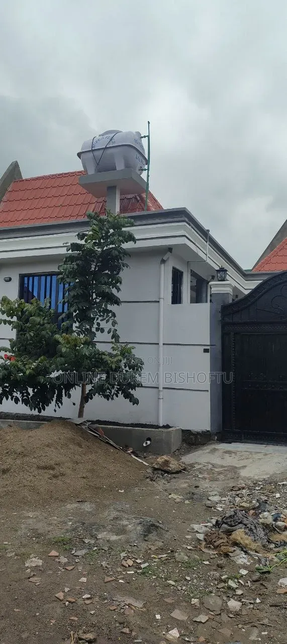 8bdrm House in Bishoftu Dukam, Oromia-Finfinne for sale