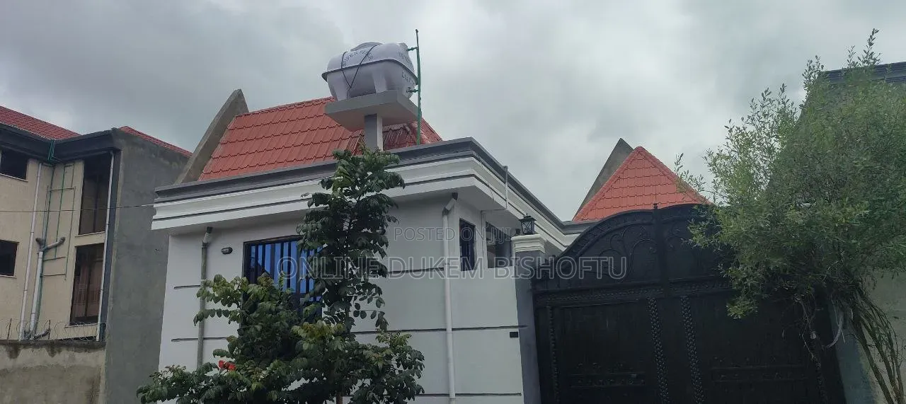 8bdrm House in Bishoftu Dukam, Oromia-Finfinne for sale