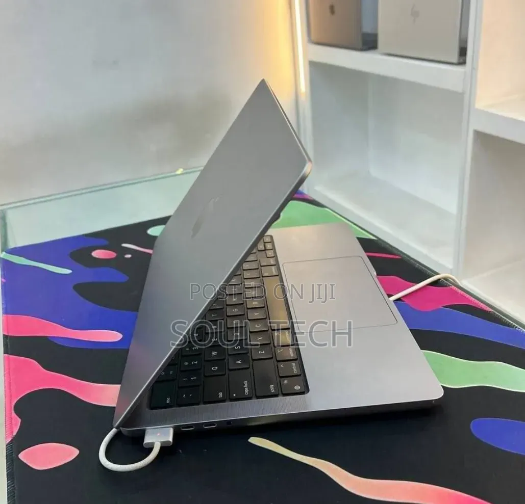 New Laptop Apple MacBook Pro 2023 M3 8GB Apple M3 SSD 512GB